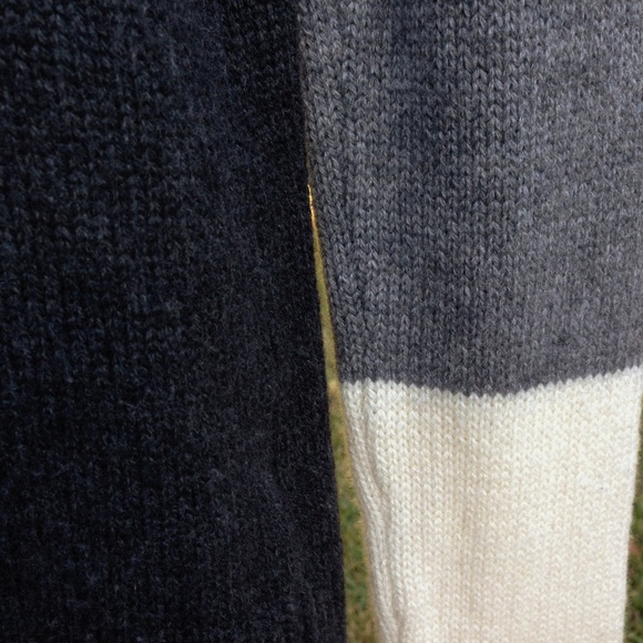 VINCE COLOR BLOCK TURTLENECK XS - Picture 3 of 6